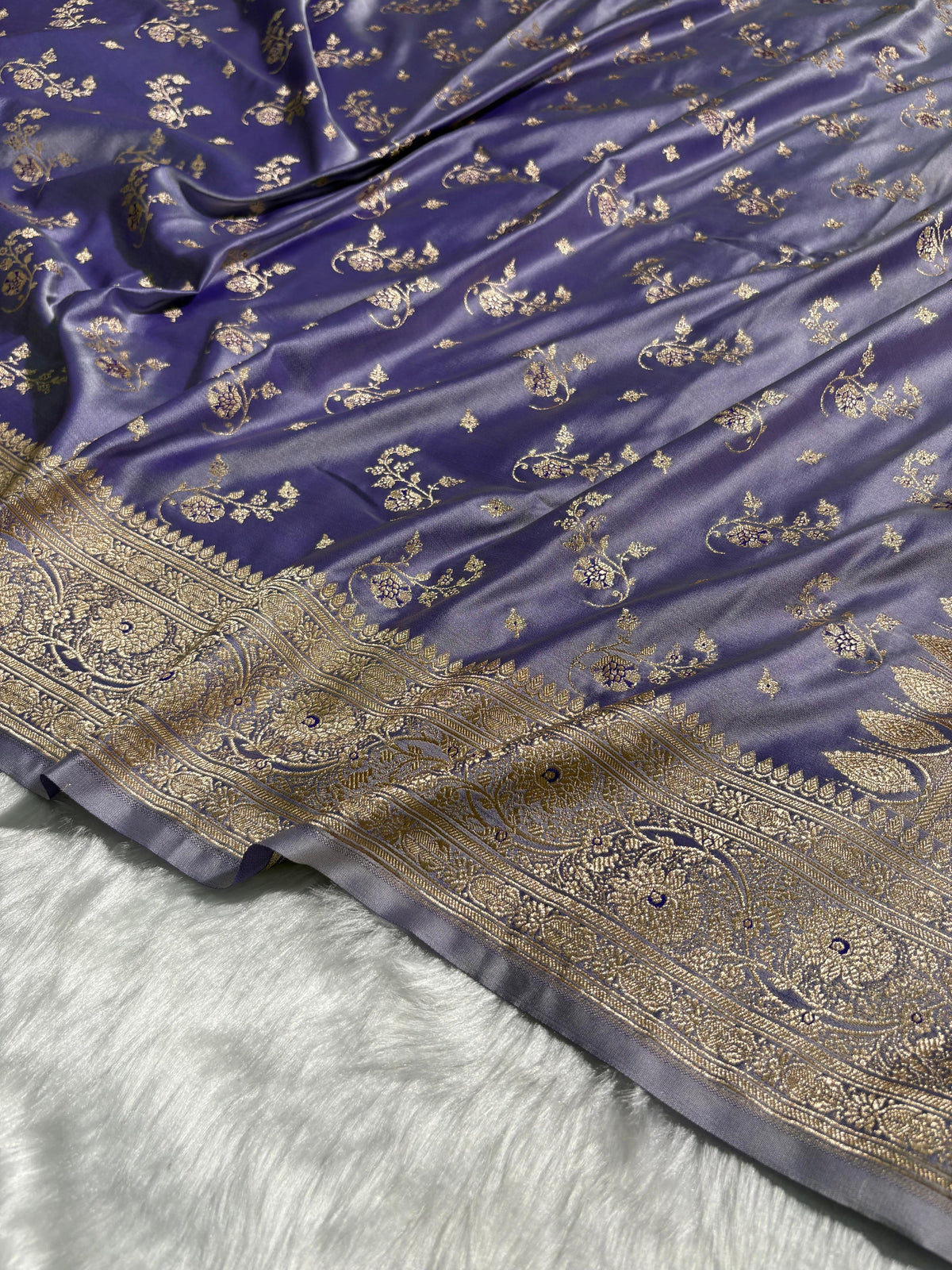 Dusty Lavender Unique Floral Pattern Mashru Silk Saree