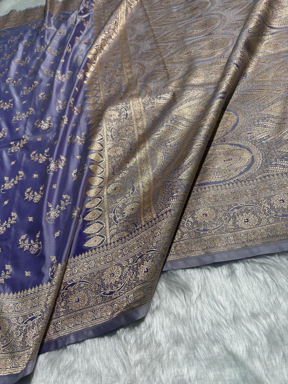 Dusty Lavender Unique Floral Pattern Mashru Silk Saree