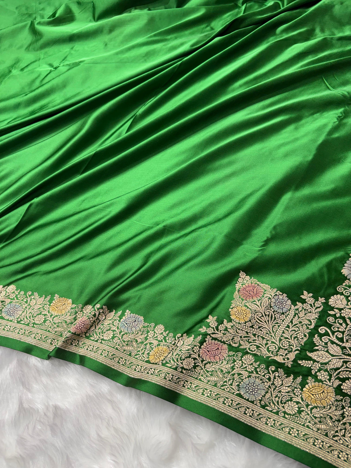 Green Minakari Shades Plain Mashru Silk Saree