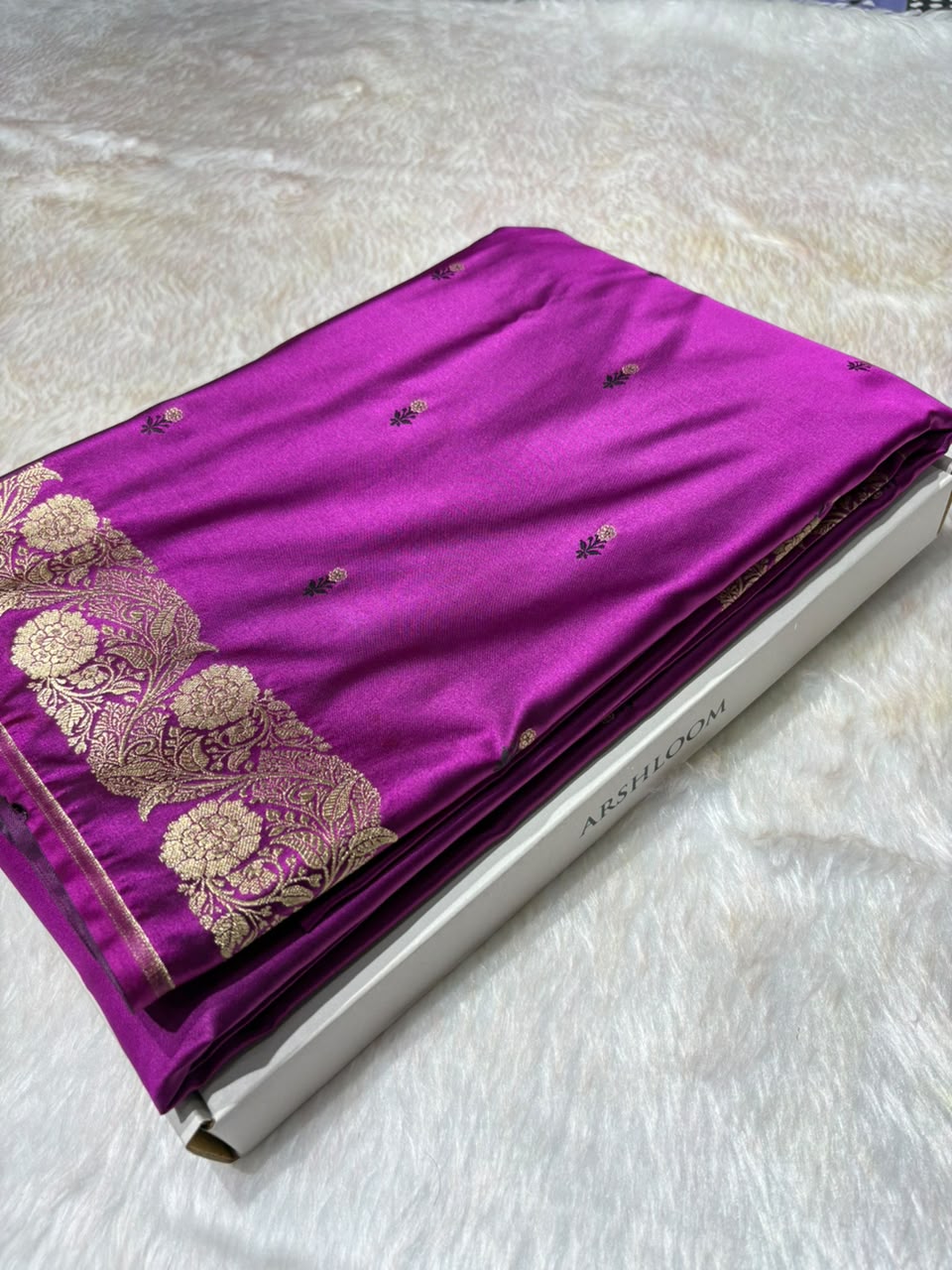 Royal Magenta Shades Floral Booti with Floral Pallu Mashru Silk Saree