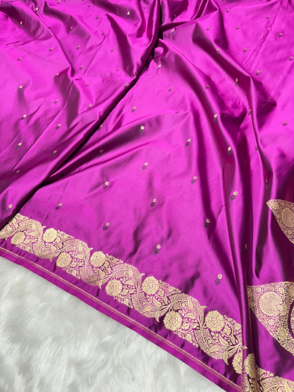 Royal Magenta Shades Floral Booti with Floral Pallu Mashru Silk Saree