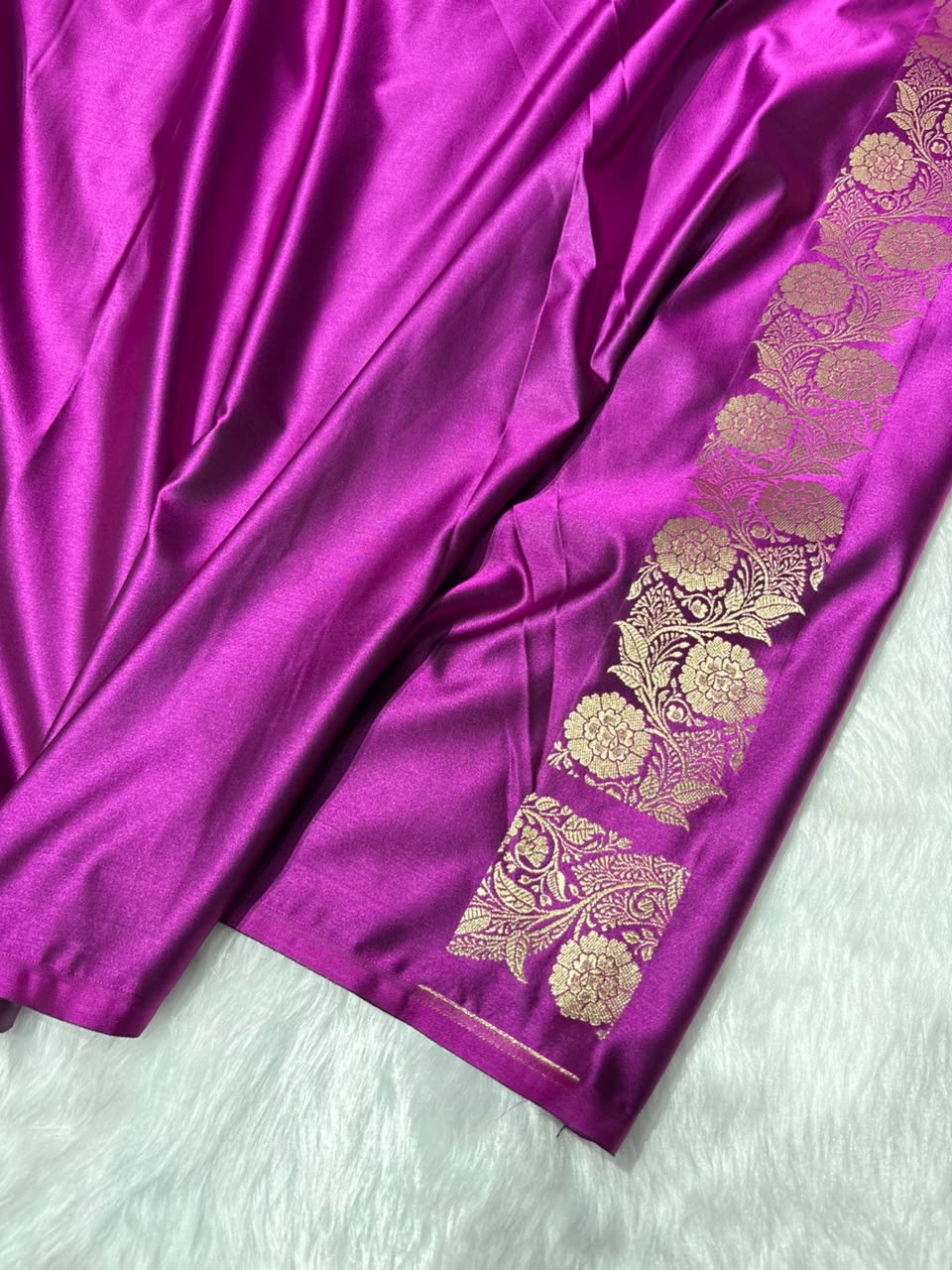 Royal Magenta Shades Floral Booti with Floral Pallu Mashru Silk Saree