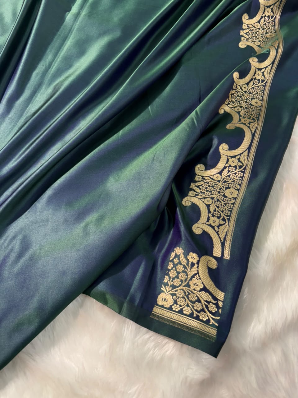 Cross Dark Peacock Shades Boota Unique Border Mashru Silk Saree