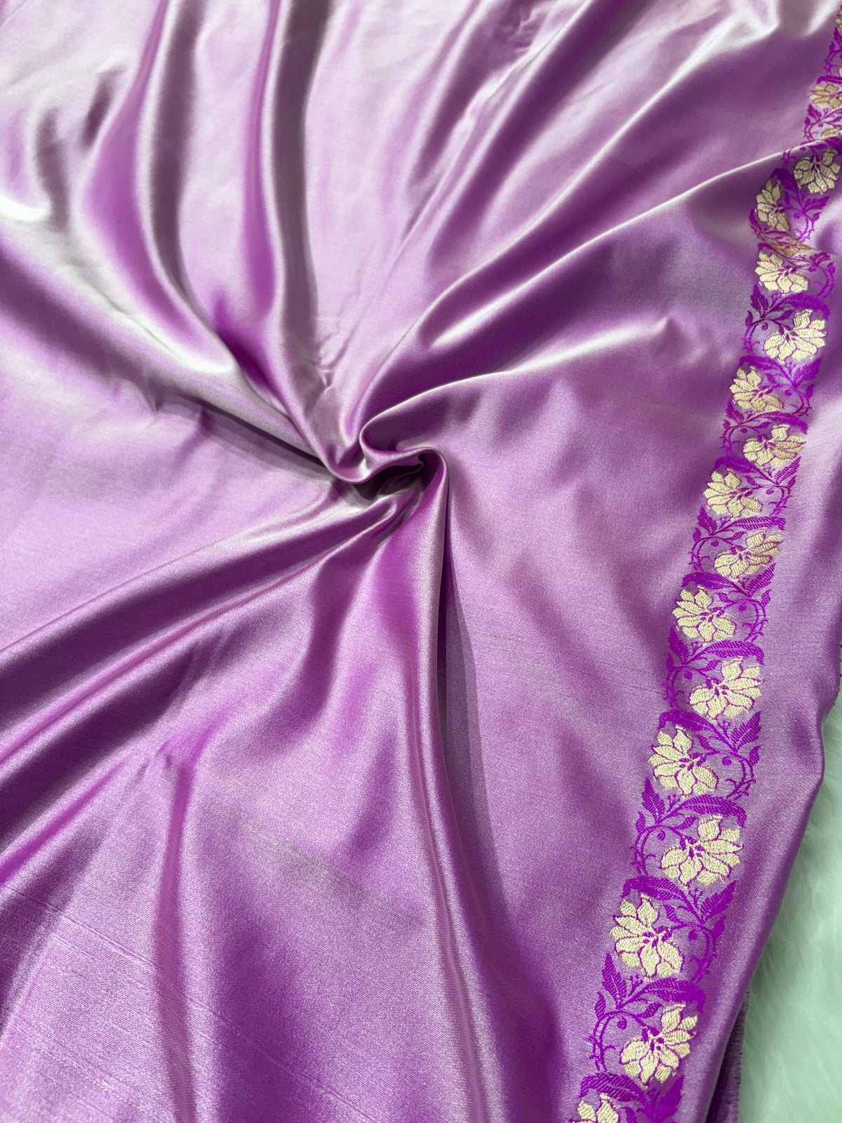 Contrast Lavender With Pink-Red Floral Boota With Floral Border Mashru Silk Saree
