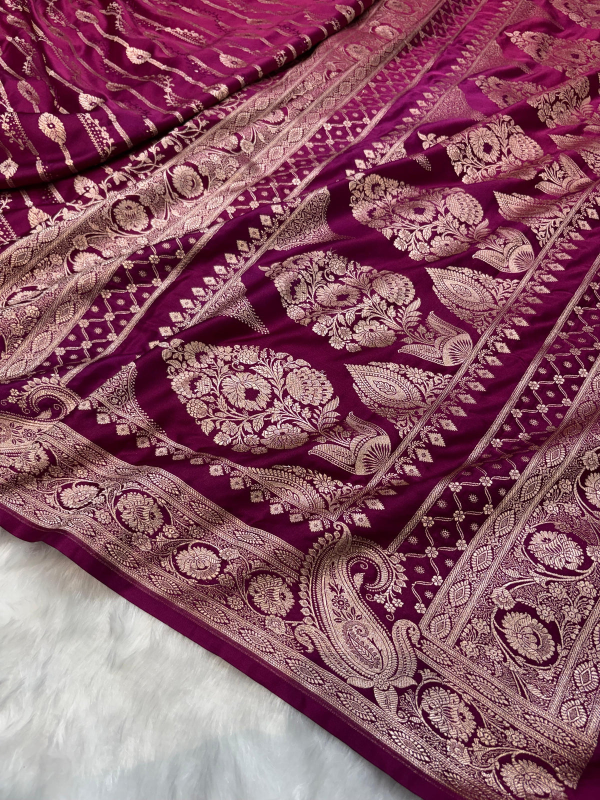 Magenta Shades Floral Jaal with Vertical Stripe Motifs Pattern Mashru Silk Saree