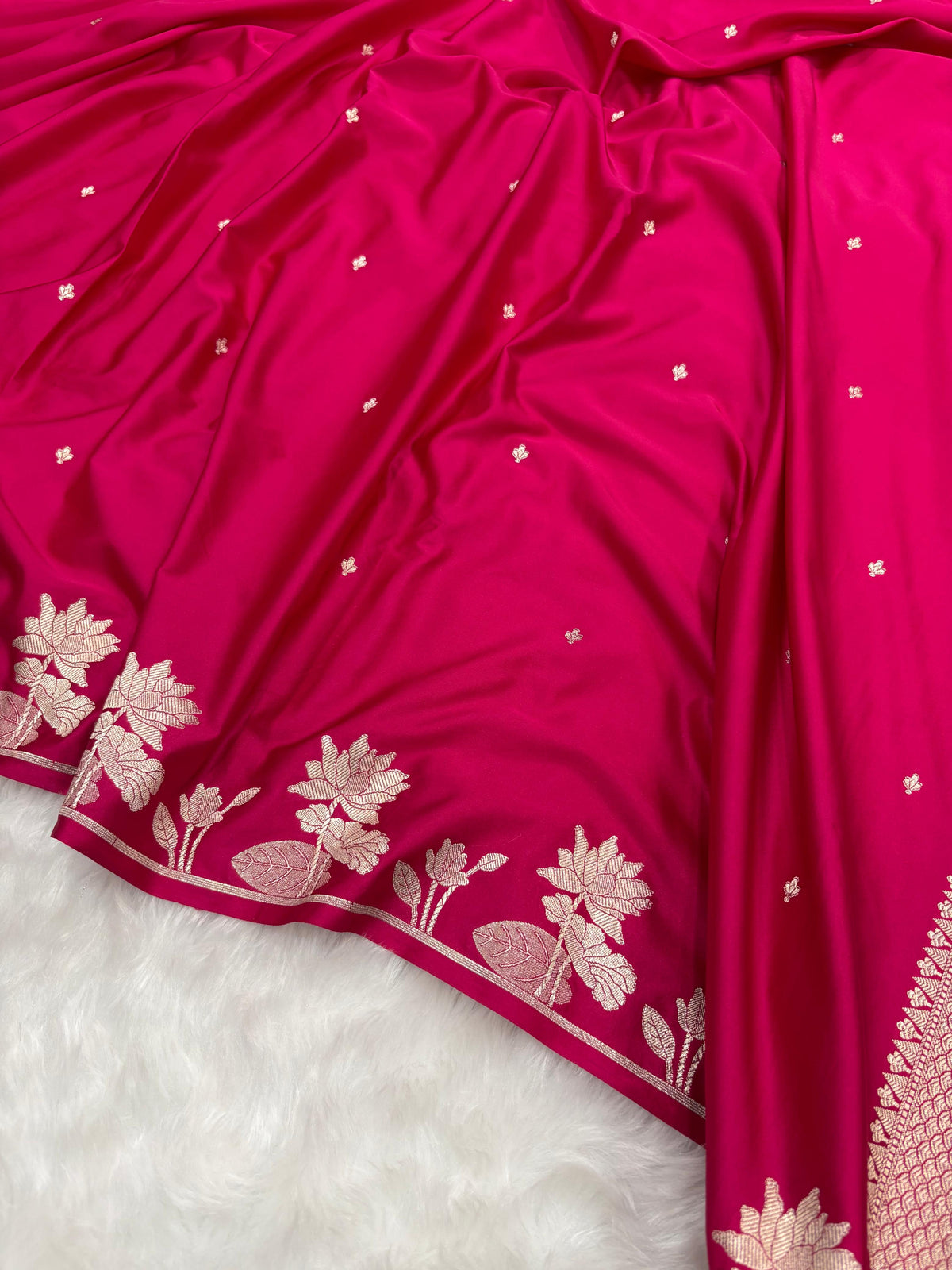 Rani Shades Booti Floral Border Mashru Silk Saree