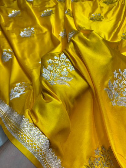 Mustard Yellow Shades Banarasi Floral Boota Pattern Mashru Silk Saree