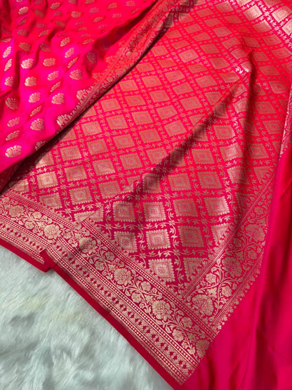 Rani Pink Shades Floral Booti with Tanchoi Pattern Mashru Silk Saree
