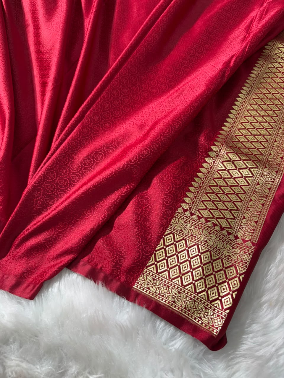 Banarasi Floral Motifs with Tanchoi Pattern Mashru Silk Saree in Red Shades