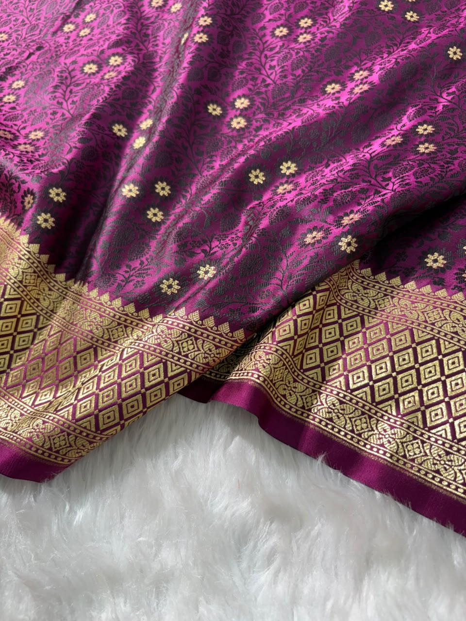 Banarasi Floral Motifs with Tanchoi Pattern Mashru Silk Saree in Wine Shades