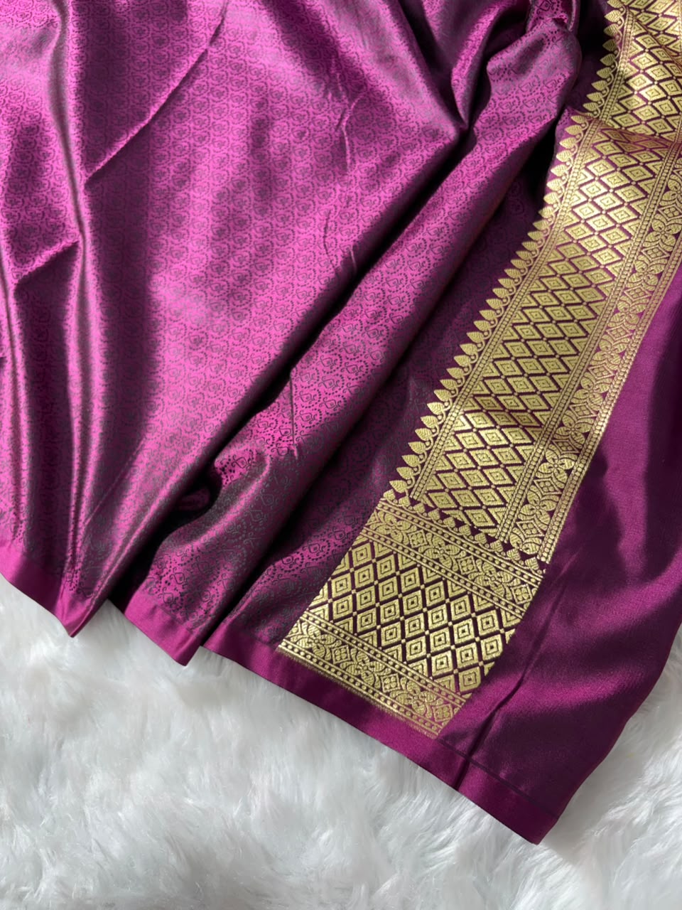 Banarasi Floral Motifs with Tanchoi Pattern Mashru Silk Saree in Wine Shades